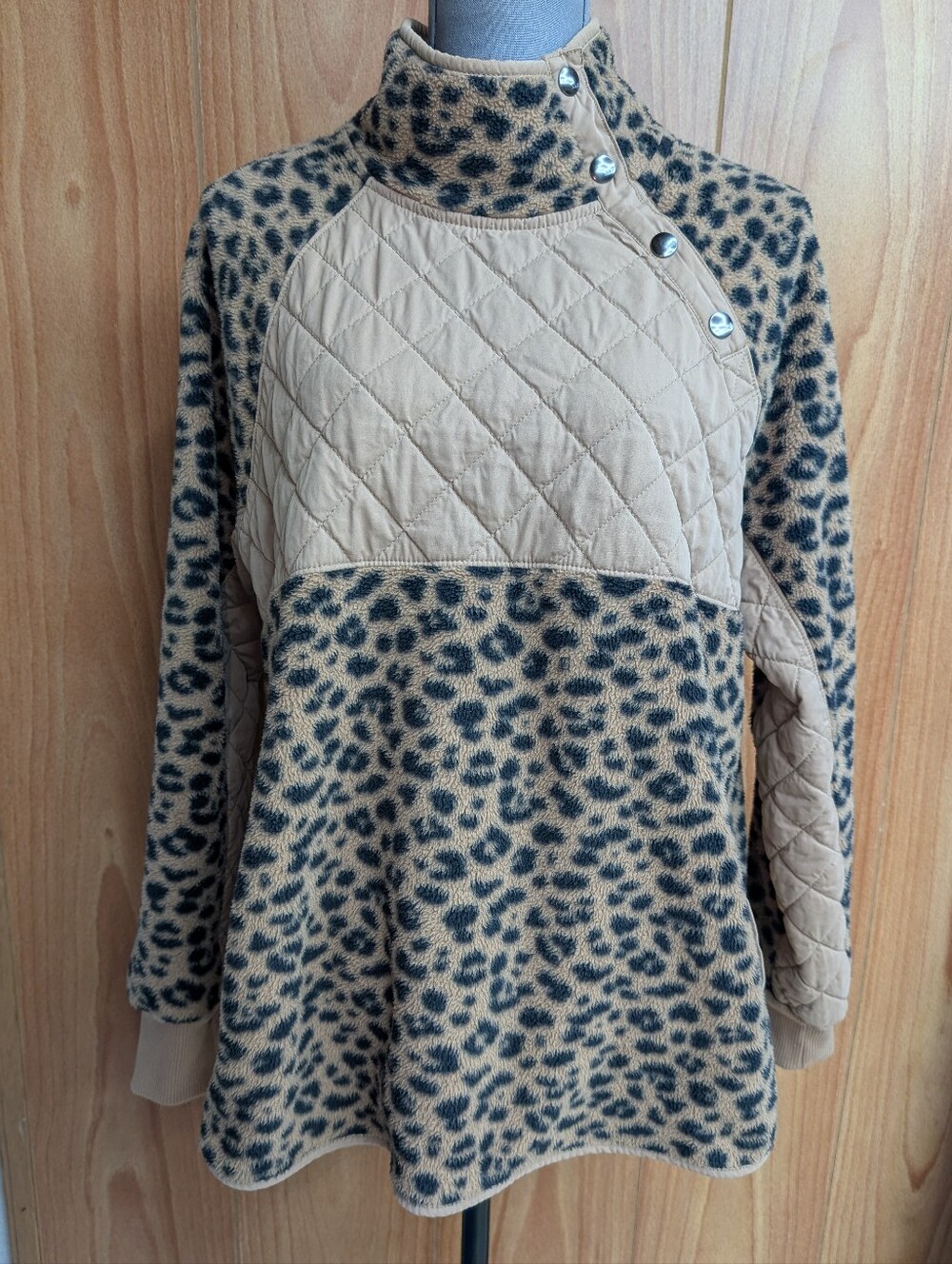 Abercrombie & Fitch Asymmetrical Snap Up Fleece Leopard Print Pockets Large